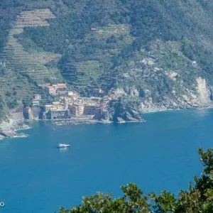 utsikt til landdsby ved kysten