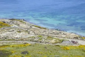 Greske antikke søyler og rester etter eldre begyggelse